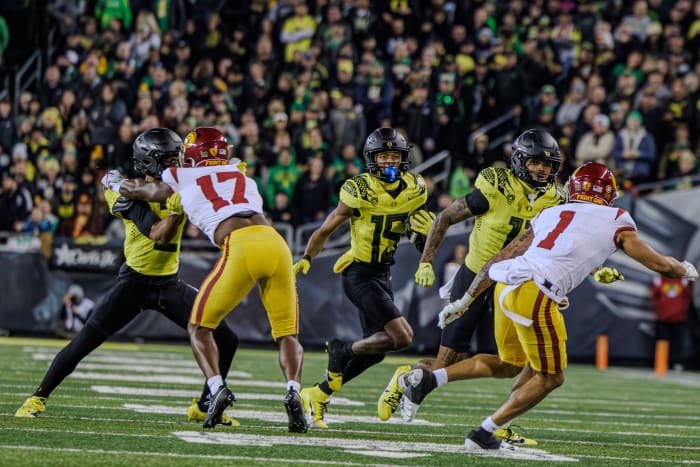 Oregon Ducks wide receiver Tez Johnson runs after the catch against the USC Trojans.